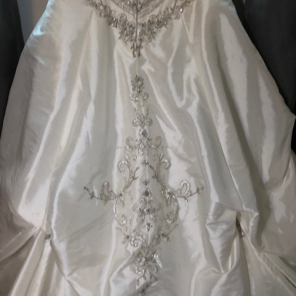 Alfred Angelo sweetheart bridal gown - Picture 7 of 11